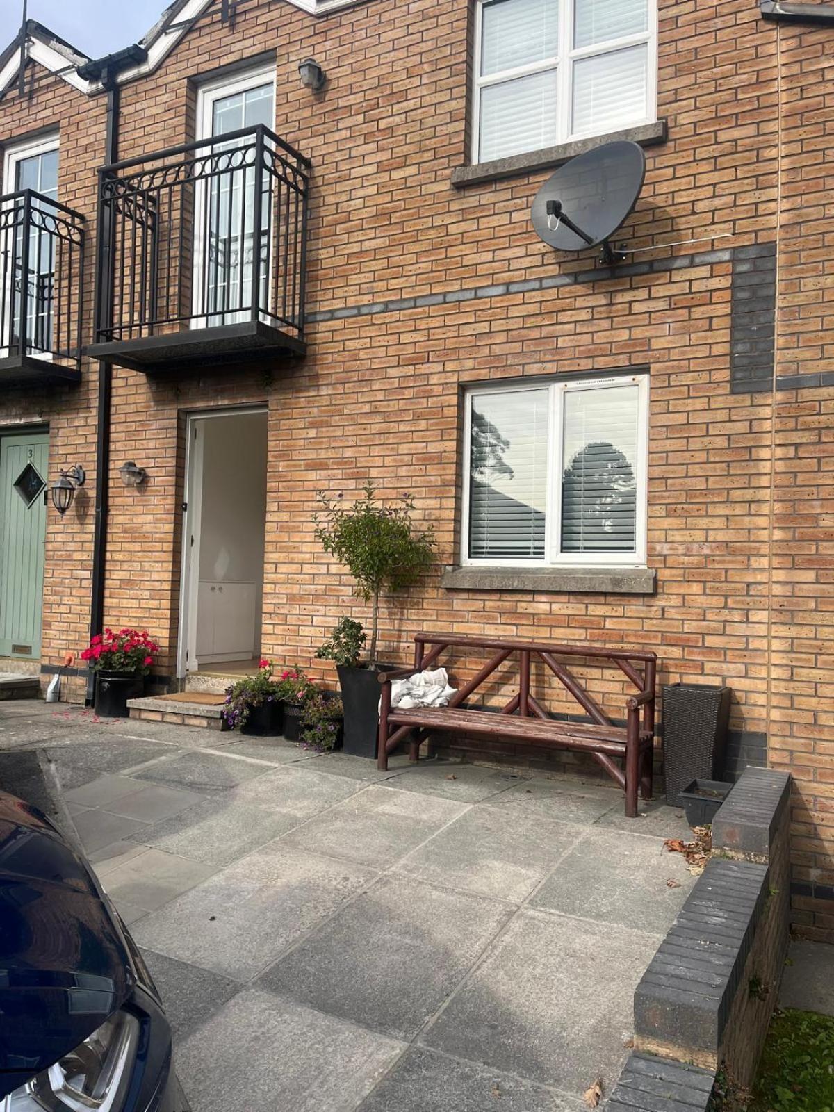 Lawnfield Lodge Newcastle  Exterior photo